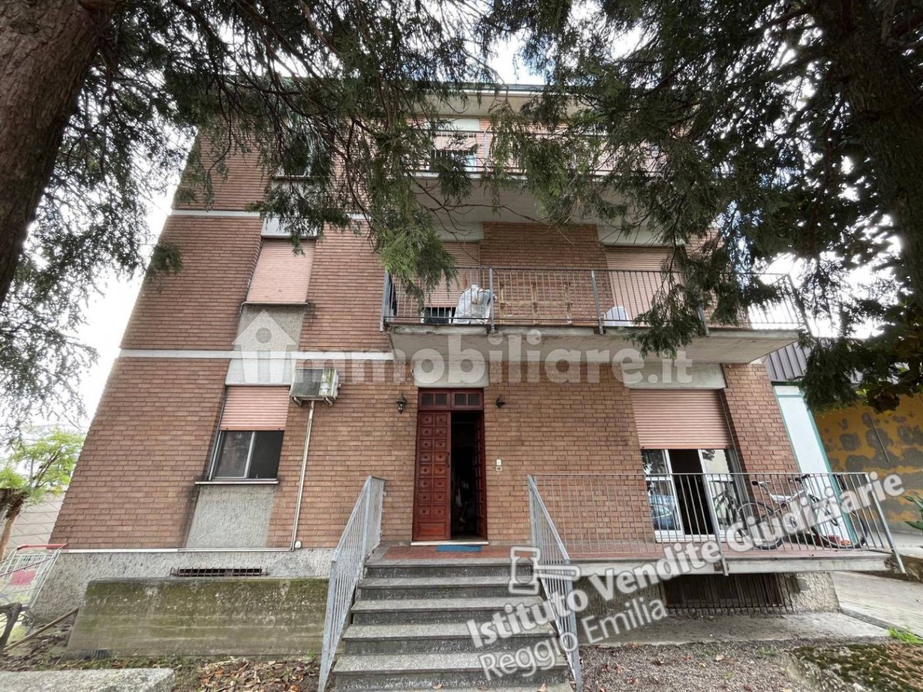 Oficina de 3 habitaciónes en Sant'Ilario d'Enza, Italy No. 335234