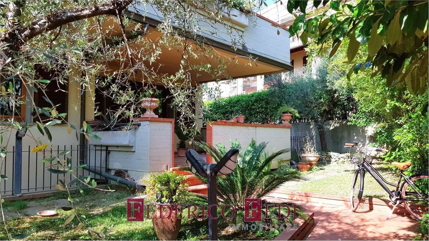 Apartamento T6 em Prato, Italy N.º 377851