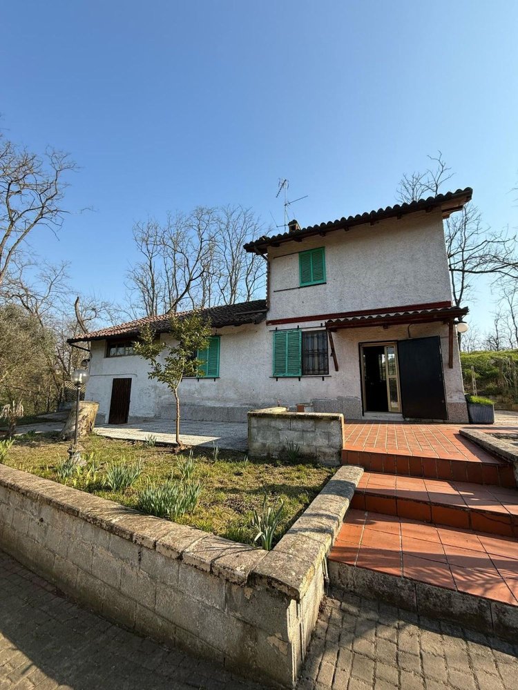 Дом с 5 комнатами в Дорно, Италия № 29239