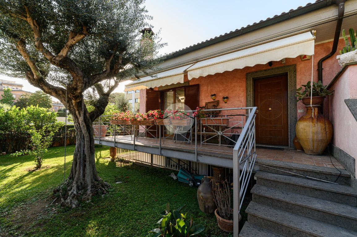 4 rooms Villa in Rome, Italy No. 234211