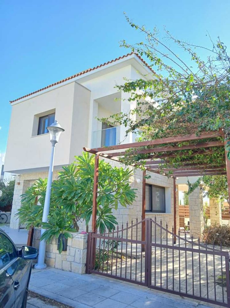 3 bedrooms Villa in Chloraka, Cyprus No. 18513