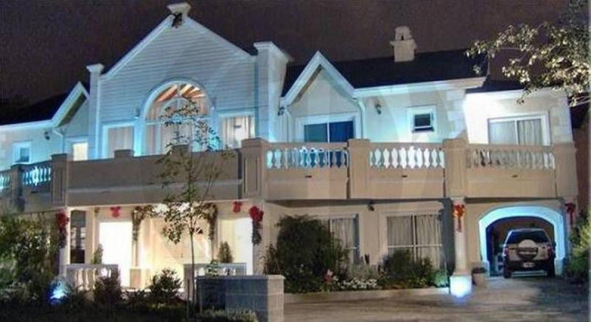 Casa de 5 dormitorios en Pilar, Argentina No. 101498