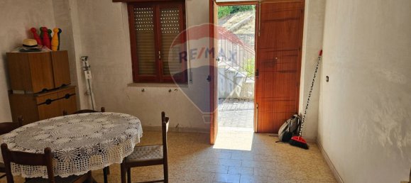 2 bedrooms Apartment in Contrada, Italy No. 52970 7