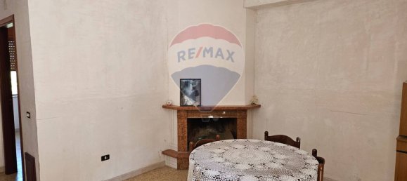2 bedrooms Apartment in Contrada, Italy No. 52970 9