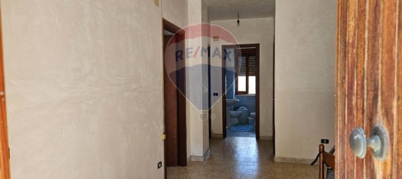 2 bedrooms Apartment in Contrada, Italy No. 52970 10