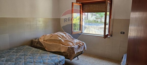 2 bedrooms Apartment in Contrada, Italy No. 52970 5