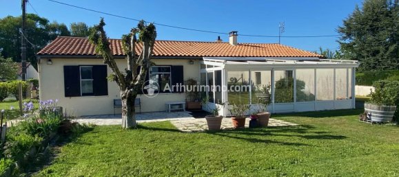 3 bedrooms House in Charente-Maritime, France No. 282348 2