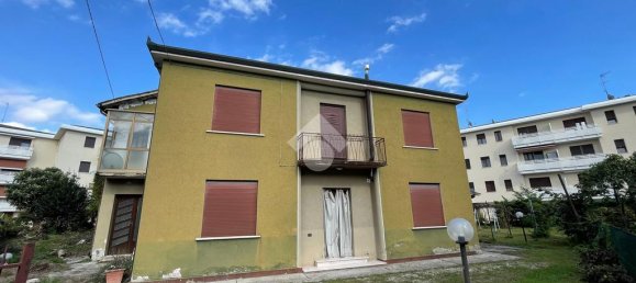 2 bedrooms Apartment in Venice, Italy No. 223210 8