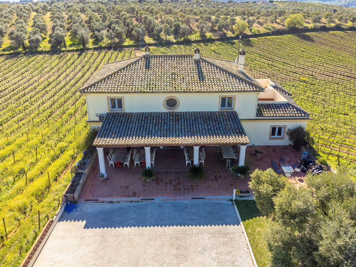  Commercial property in Ronda, Spain No. 268600