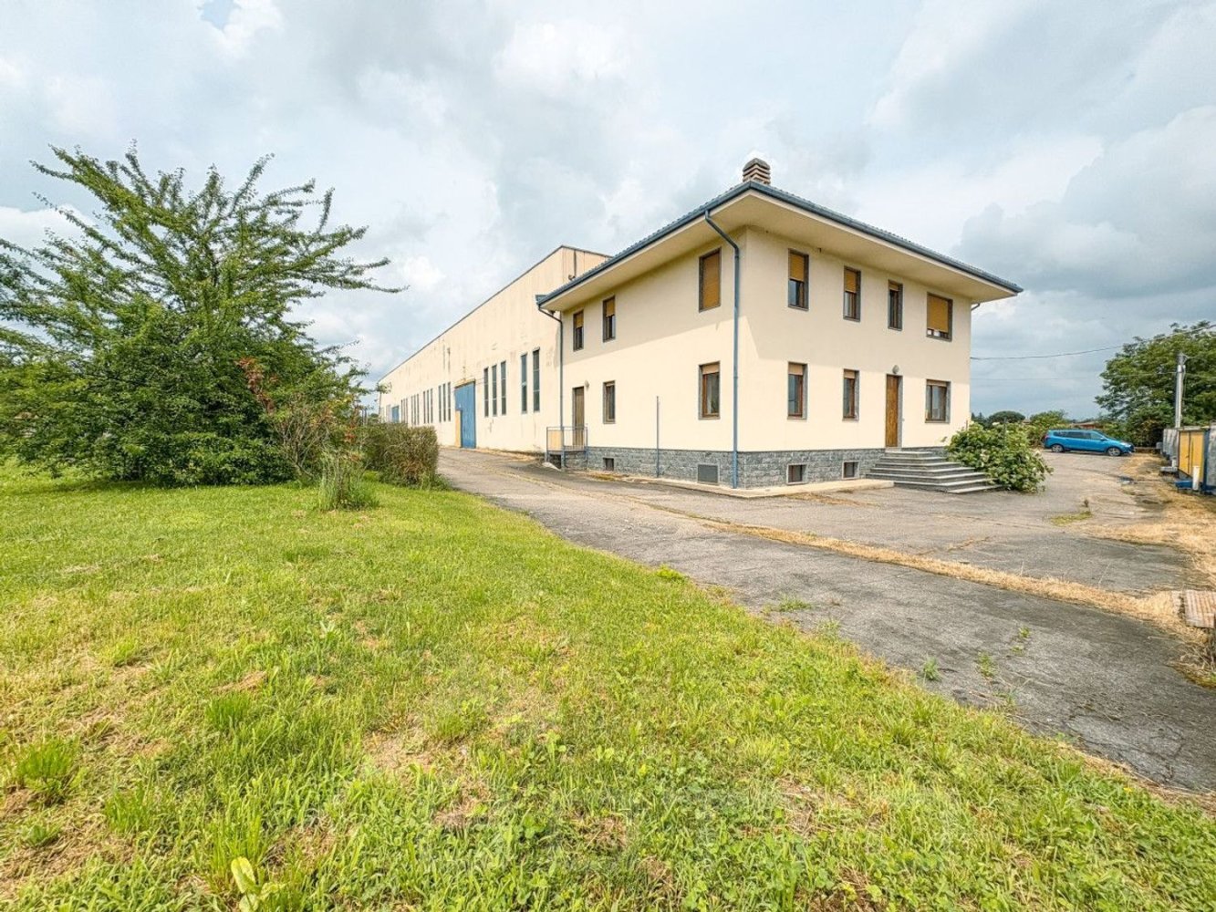 2430m² Building in Cureggio, Italy No. 270682