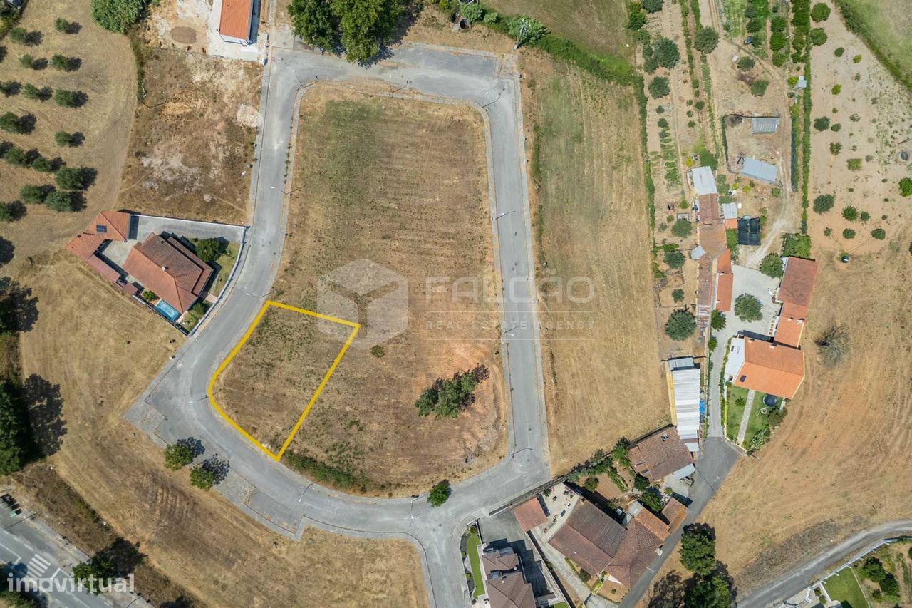 686m² Land in Alcanede, Portugal No. 228101
