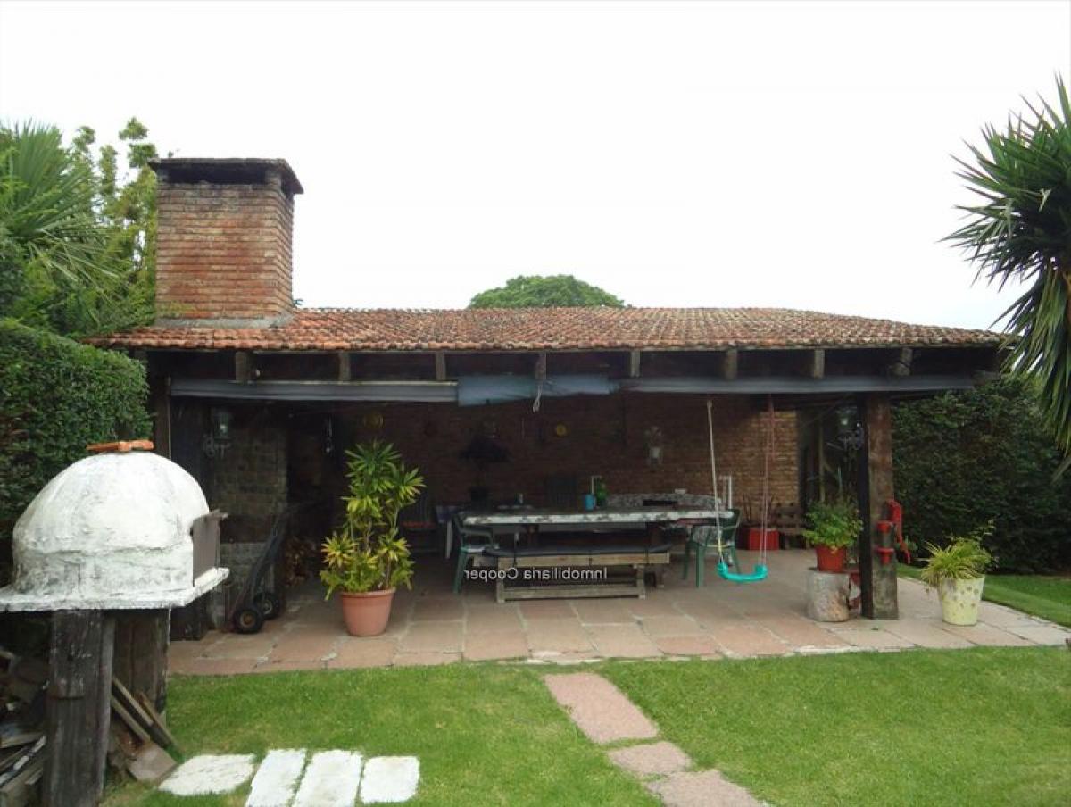 4 bedrooms House in Montevideo, Uruguay No. 9193