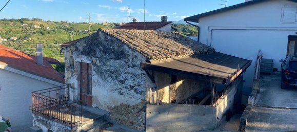 4 rooms House in San Giovanni Teatino, Italy No. 211604 3