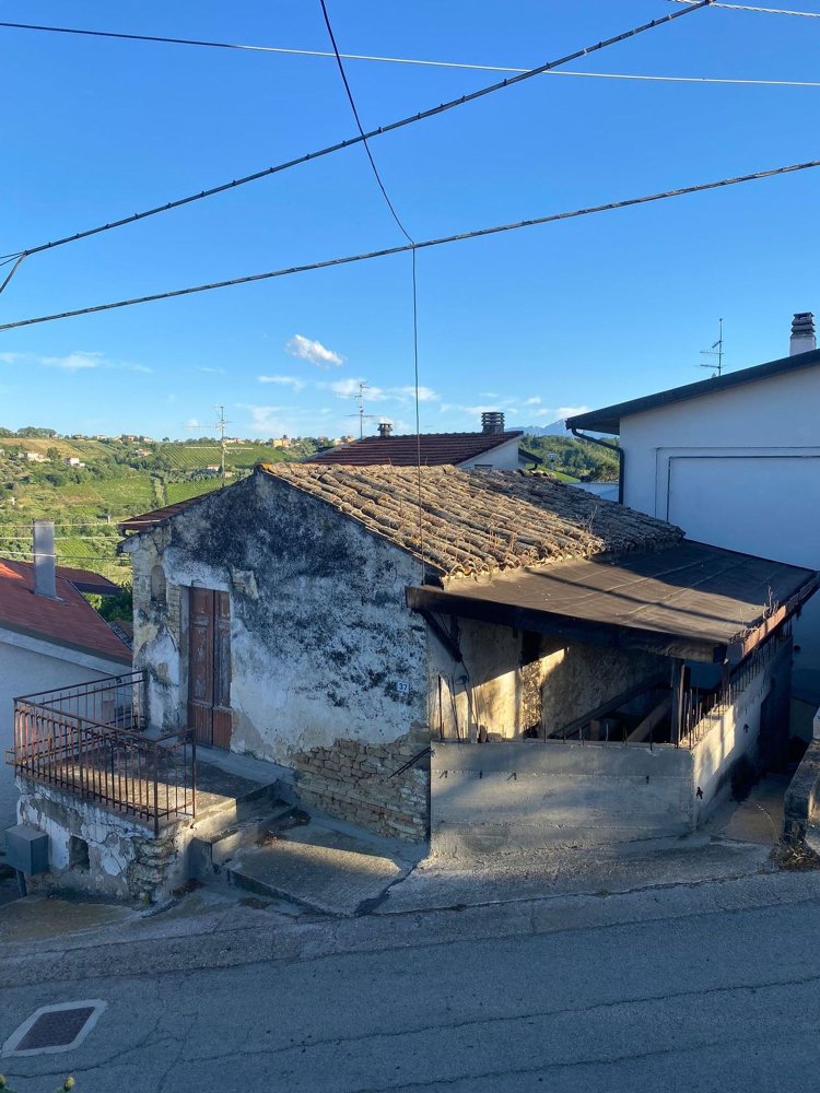 4 rooms House in San Giovanni Teatino, Italy No. 211604