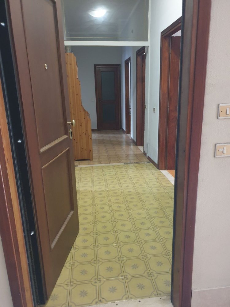 3غرفة شقة في Brescia, Italy رقم 335576