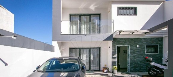 2 bedrooms Villa in Cascais, Portugal No. 54714 2