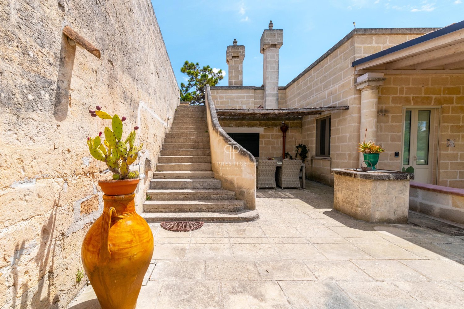 7 bedrooms Castles in Oria, Italy No. 64447