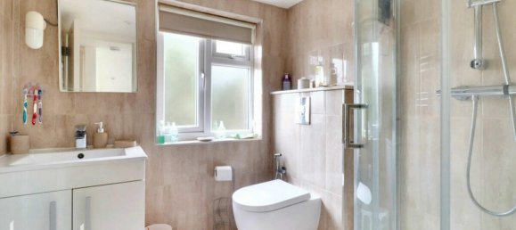 3 bedrooms House in Hayes, United Kingdom No. 5046 14