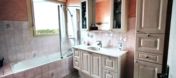 Casa de 4 dormitorios en Javene, France No. 45947 2