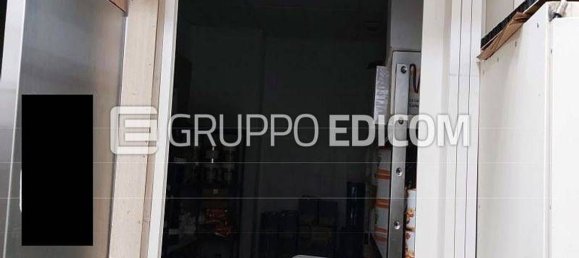 184m² Commercial property in Catanzaro, Italy No. 381769 8