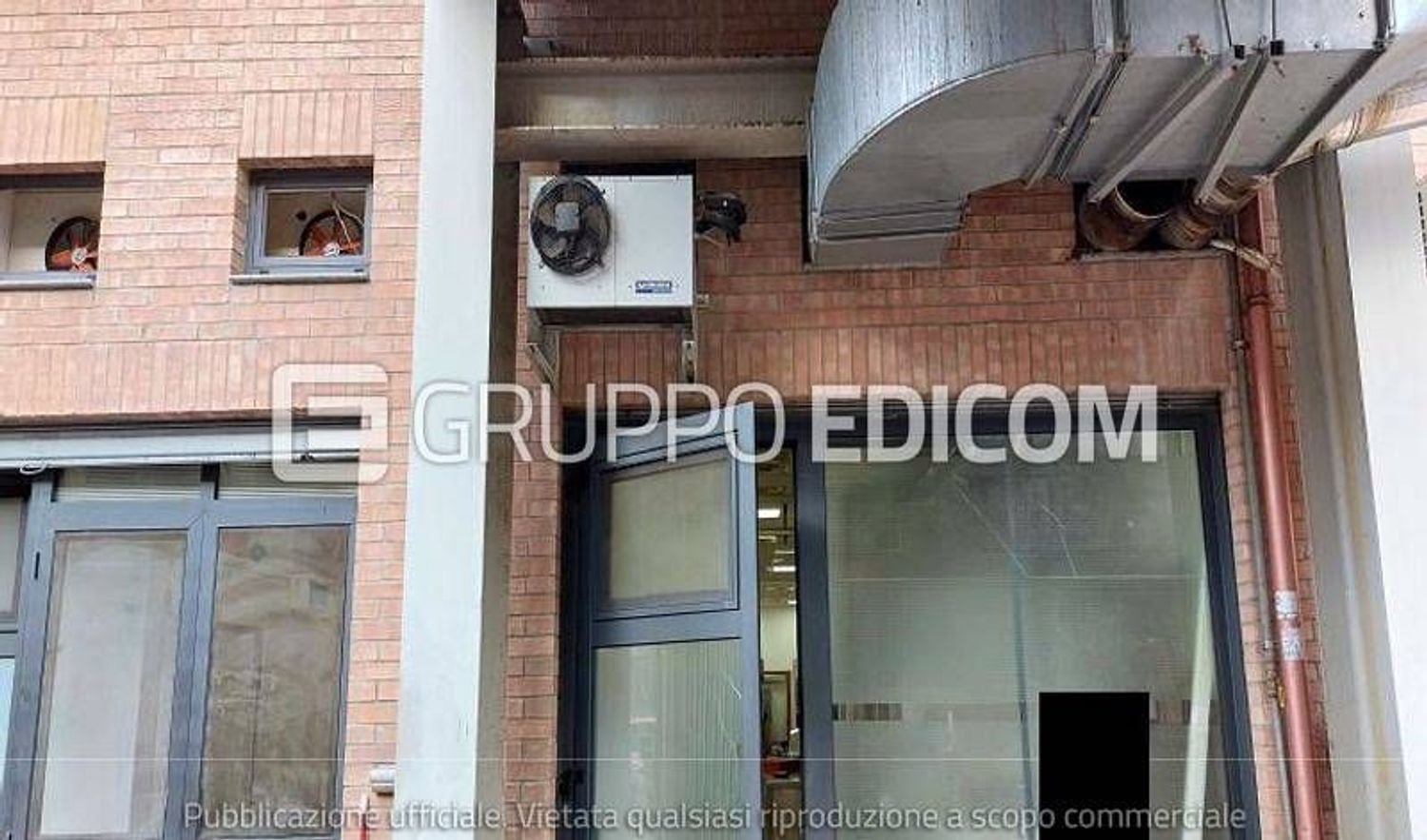 184m² Commercial property in Catanzaro, Italy No. 381769