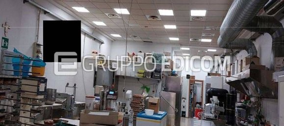 184m² Commercial property in Catanzaro, Italy No. 381769 4