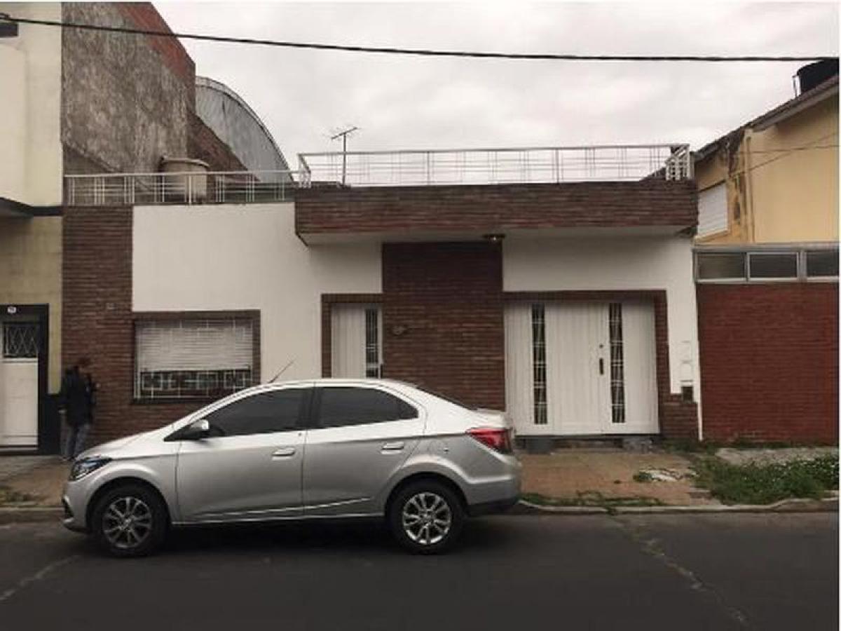 2 bedrooms House in Lanus, Argentina No. 64583