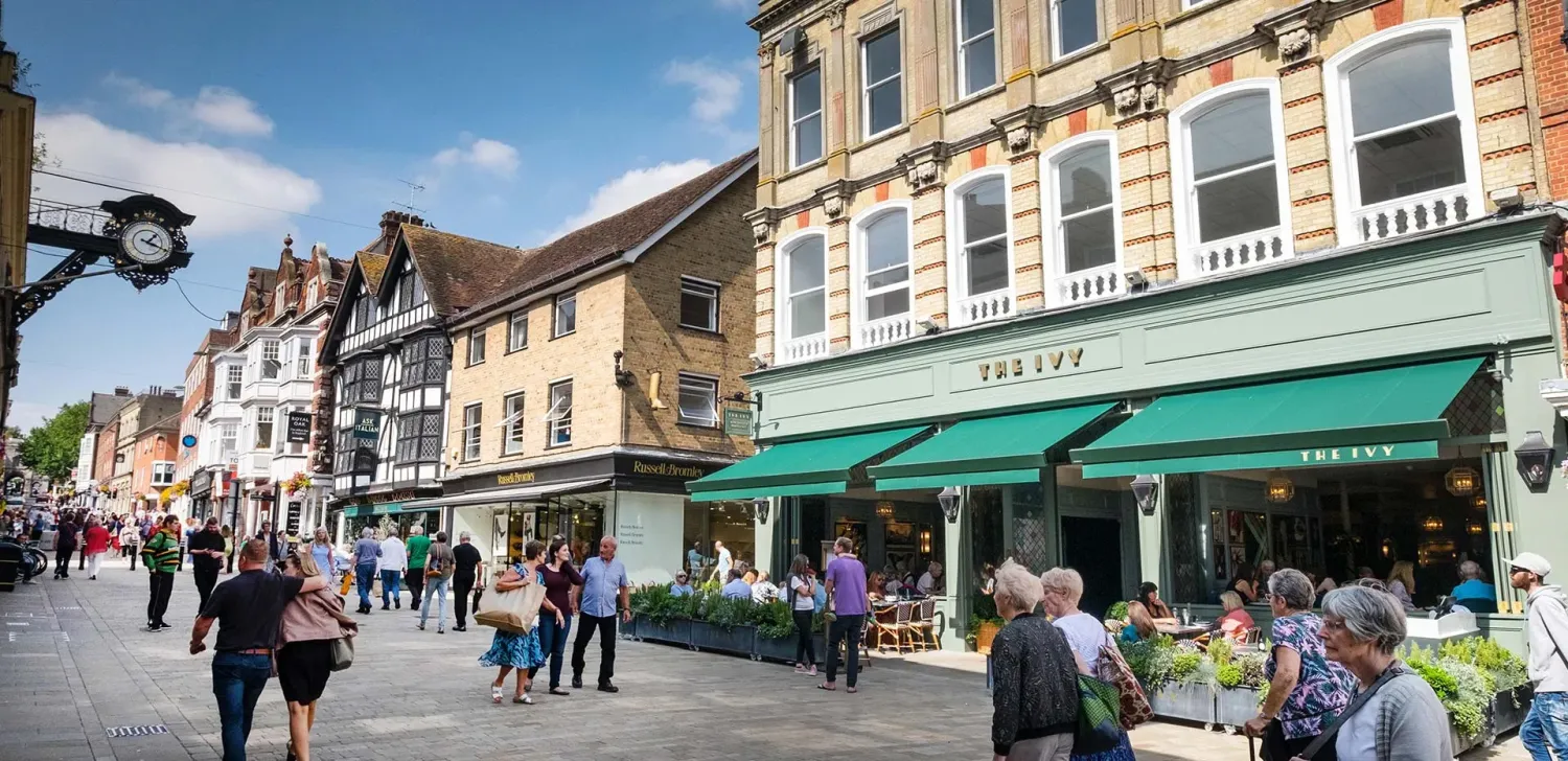 3 bedrooms House in Crookham Village, United Kingdom No. 3342