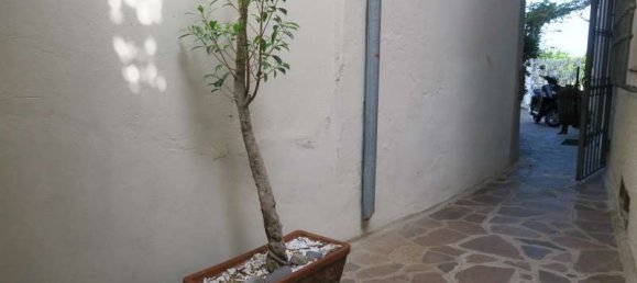 Квартира с 3 спальнями в Сан Бартоломео аль Маре, Италия № 144336 13