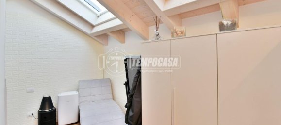 3-salle Appartement à Capiago Intimiano, Italy No. 15511 30