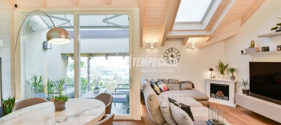 3-salle Appartement à Capiago Intimiano, Italy No. 15511 3