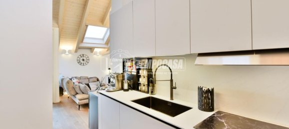 3-salle Appartement à Capiago Intimiano, Italy No. 15511 21