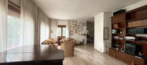 6 rooms Apartment in Rome, Italy No. 66229 13