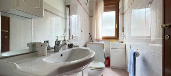 6 rooms Apartment in Rome, Italy No. 66229 4