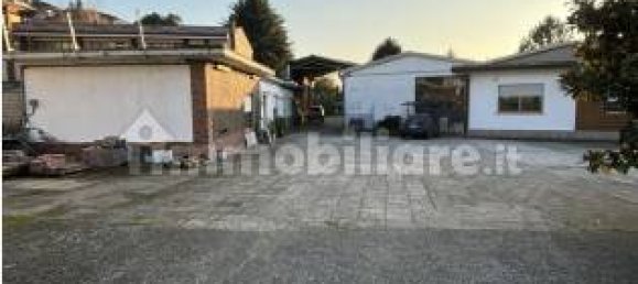 Almacén de 5 habitaciónes en Como, Italy No. 323405 2