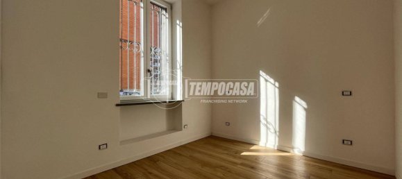 2 bedrooms Apartment in Milan, Italy No. 273492 5