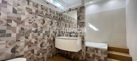 2 bedrooms Apartment in Milan, Italy No. 273492 6