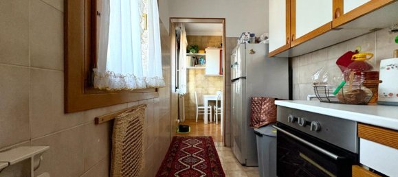 2-salle Appartement à Trieste, Italy No. 30649 2