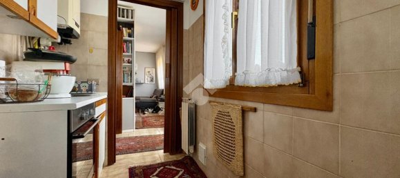 2-salle Appartement à Trieste, Italy No. 30649 3