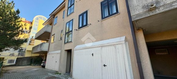 2-salle Appartement à Trieste, Italy No. 30649 19