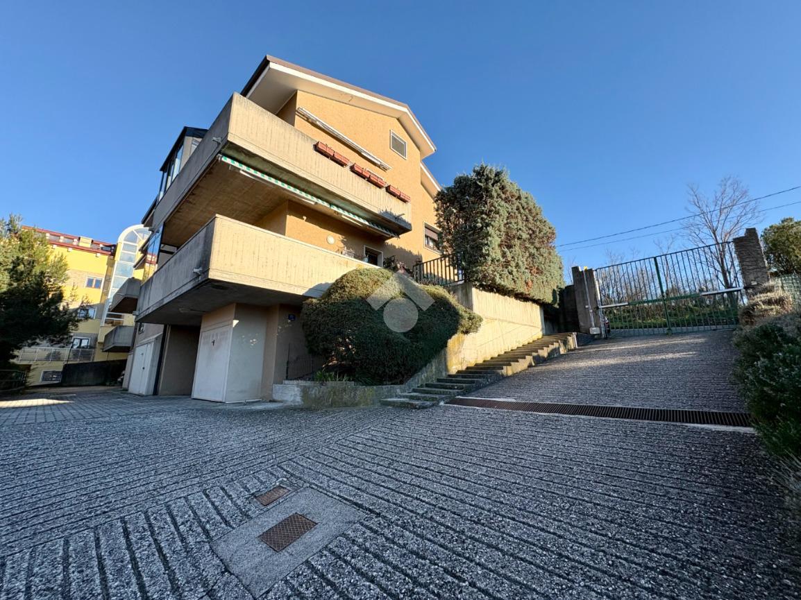 2-salle Appartement à Trieste, Italy No. 30649