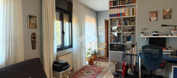 2-salle Appartement à Trieste, Italy No. 30649 24