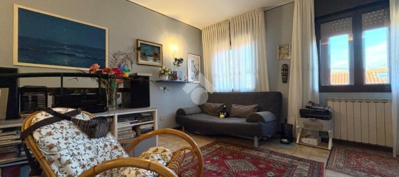 2-salle Appartement à Trieste, Italy No. 30649 6