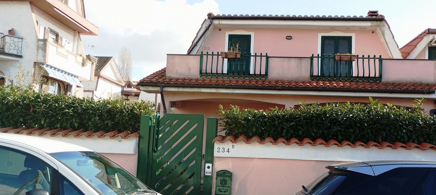 Villa de 4 habitaciónes en Ardea, Italy No. 228021