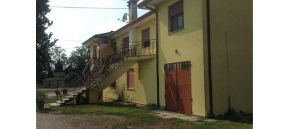 3 bedrooms Villa in Gavello, Italy No. 11520 5