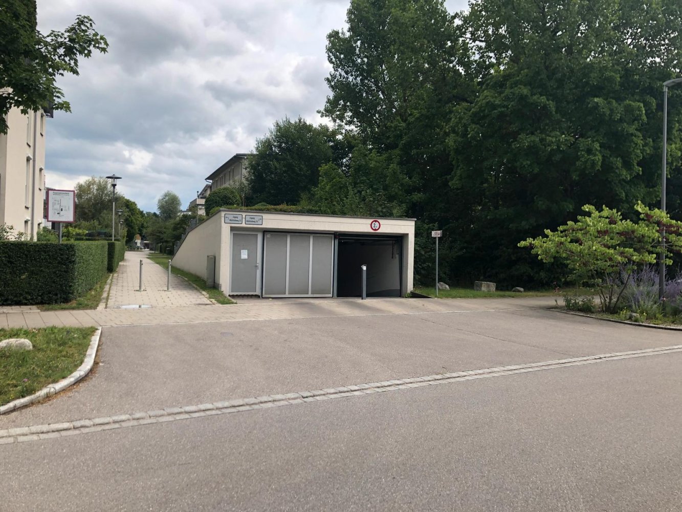 Parkplatz in München, Germany, Nr. 236804