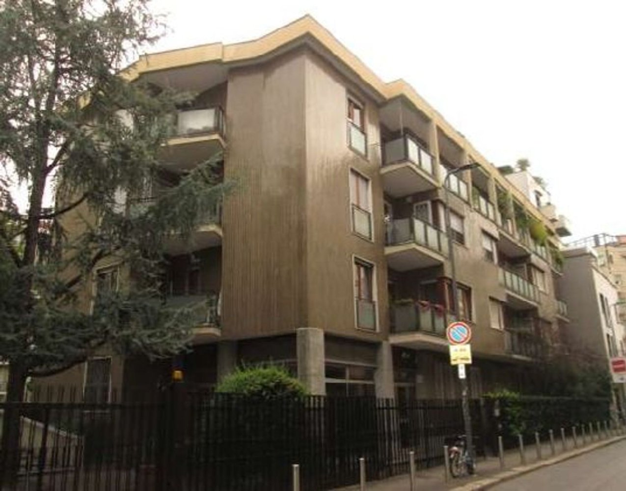 63m² Office in Milan, Italy No. 358988