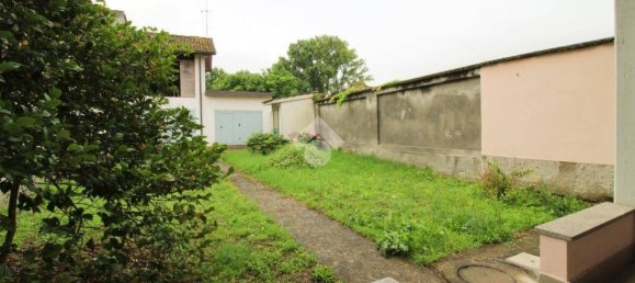 5 bedrooms House in Mezzana Bigli, Italy No. 89863 7