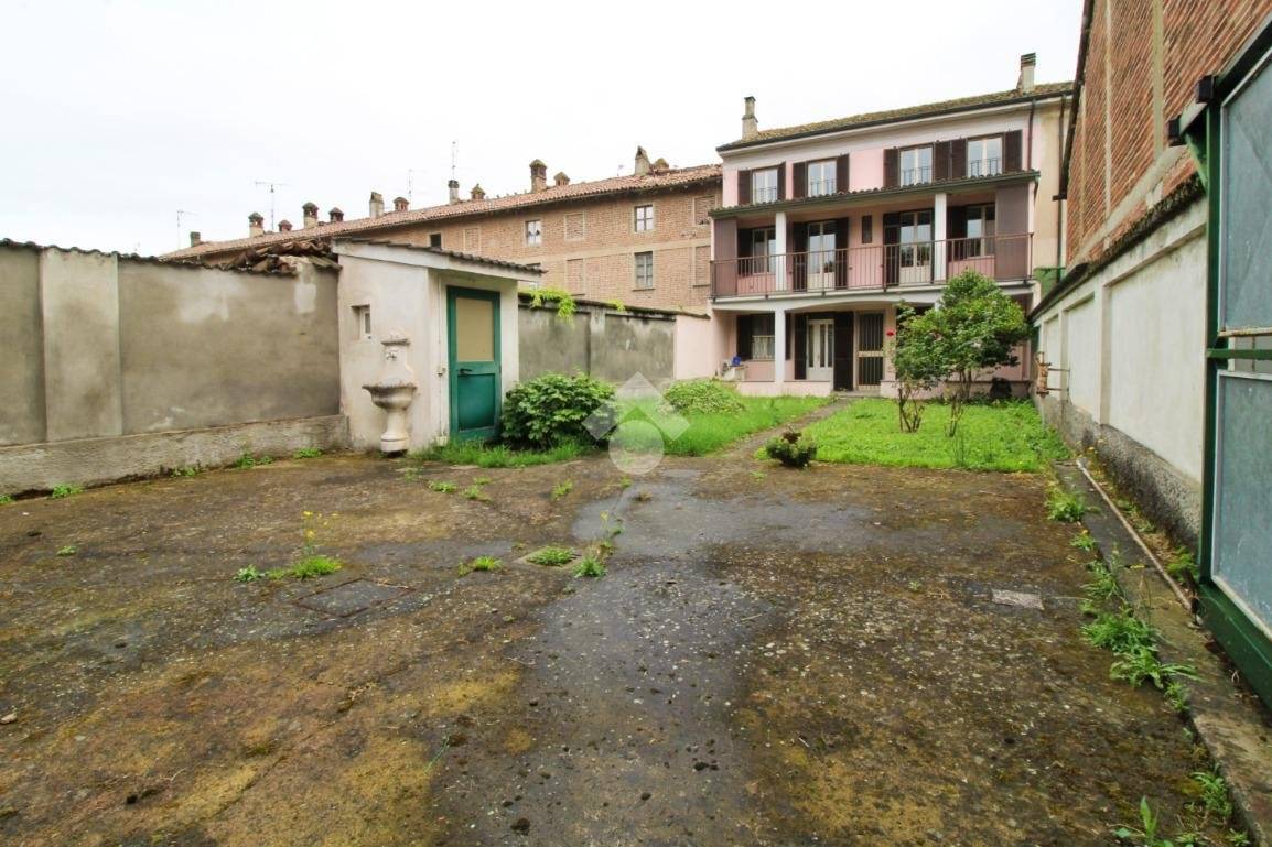 5 bedrooms House in Mezzana Bigli, Italy No. 89863