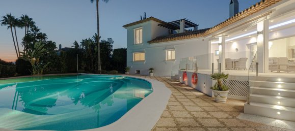 6 bedrooms Villa in Estepona, Spain No. 40212 2